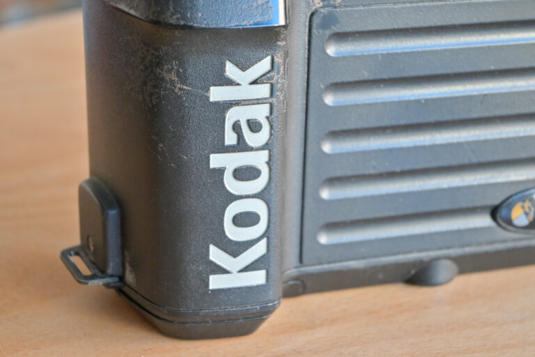 Als Digitalfotografie noch Neuland war. Nikon mit Kodak's DSC200ci und SCSI von 1992. Mit 1.5Mpix Auflösung